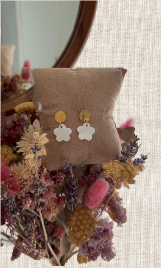 Boucles fleurs nacrées